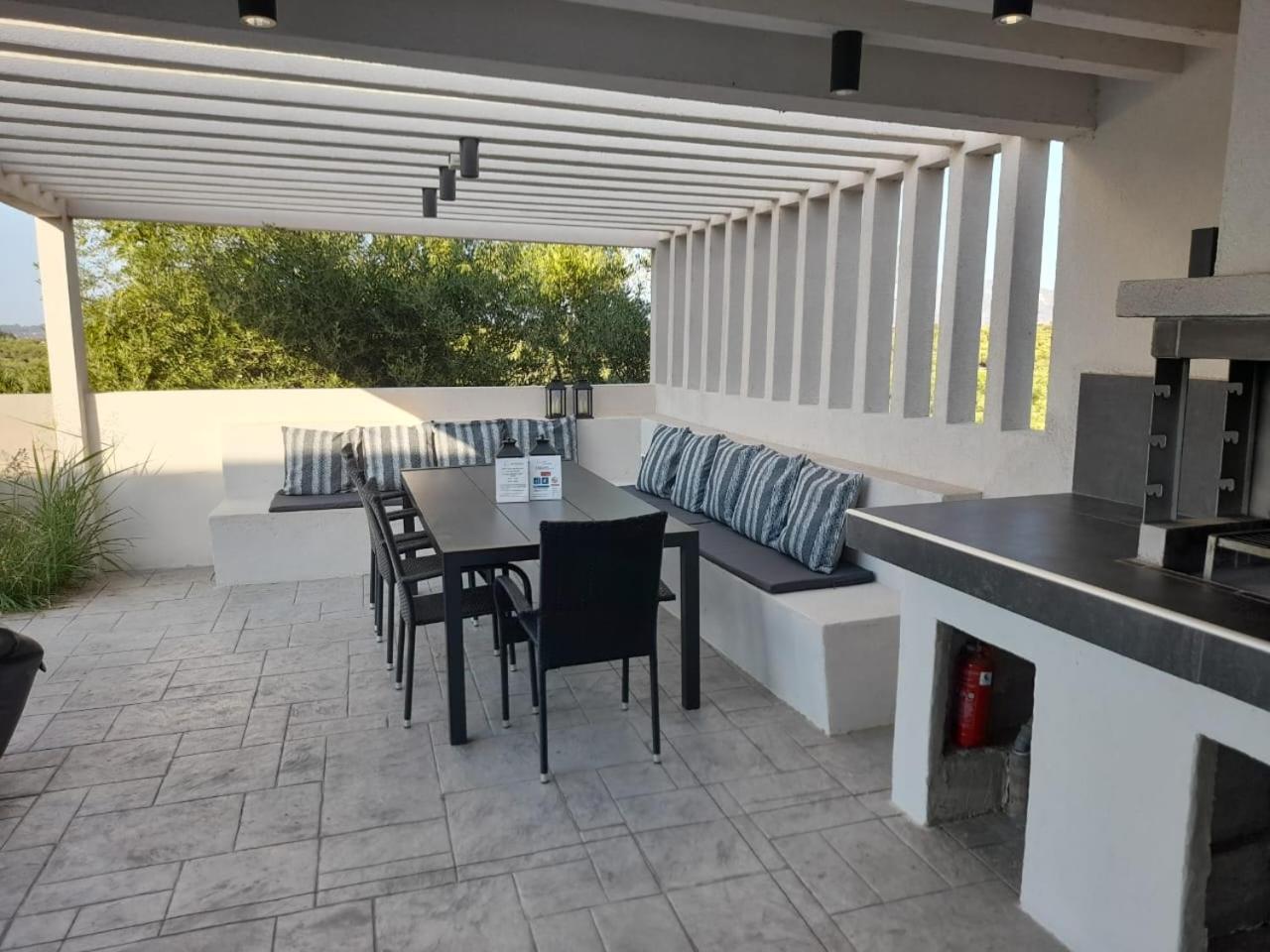 Mouzákion Villa Moonstone מראה חיצוני תמונה